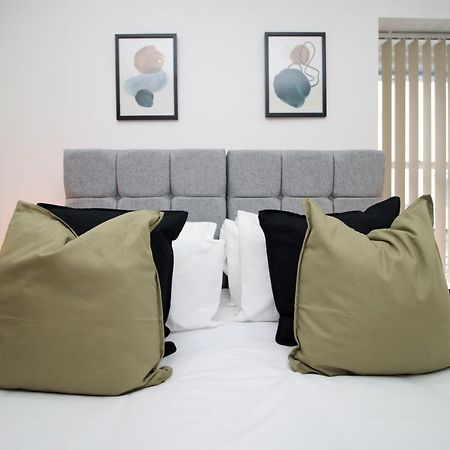 No 2 Under The Clock By Ssw - 2Br, Right In The City Centre, Sleeps 6 Cardiff Exteriör bild