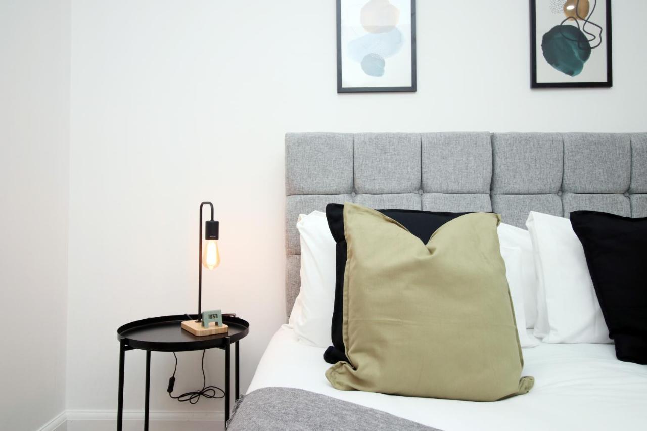 No 2 Under The Clock By Ssw - 2Br, Right In The City Centre, Sleeps 6 Cardiff Exteriör bild