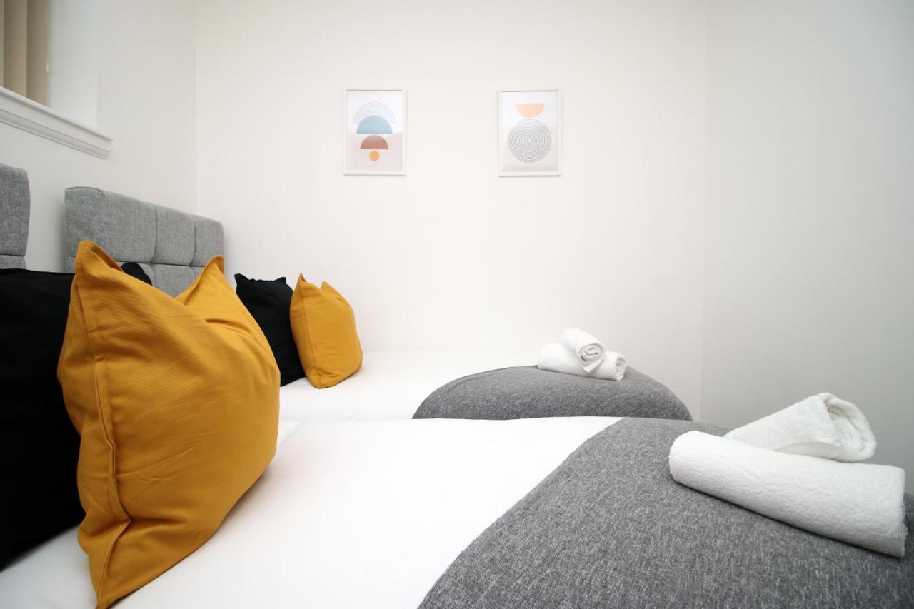 No 2 Under The Clock By Ssw - 2Br, Right In The City Centre, Sleeps 6 Cardiff Exteriör bild
