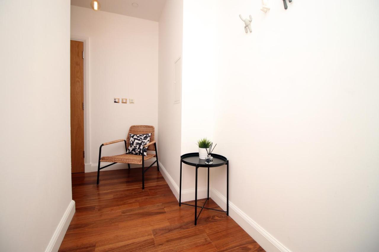No 2 Under The Clock By Ssw - 2Br, Right In The City Centre, Sleeps 6 Cardiff Exteriör bild