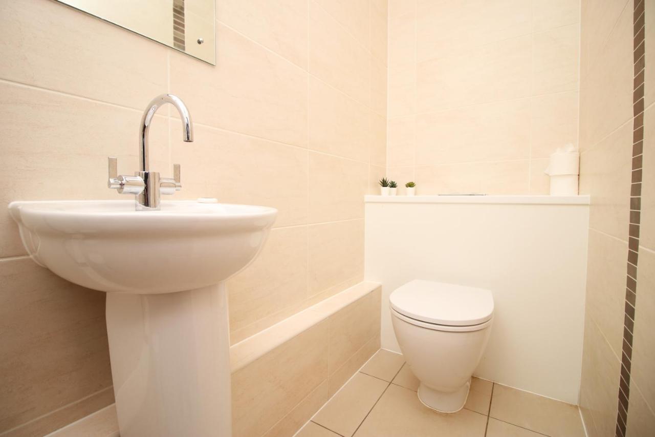 No 2 Under The Clock By Ssw - 2Br, Right In The City Centre, Sleeps 6 Cardiff Exteriör bild