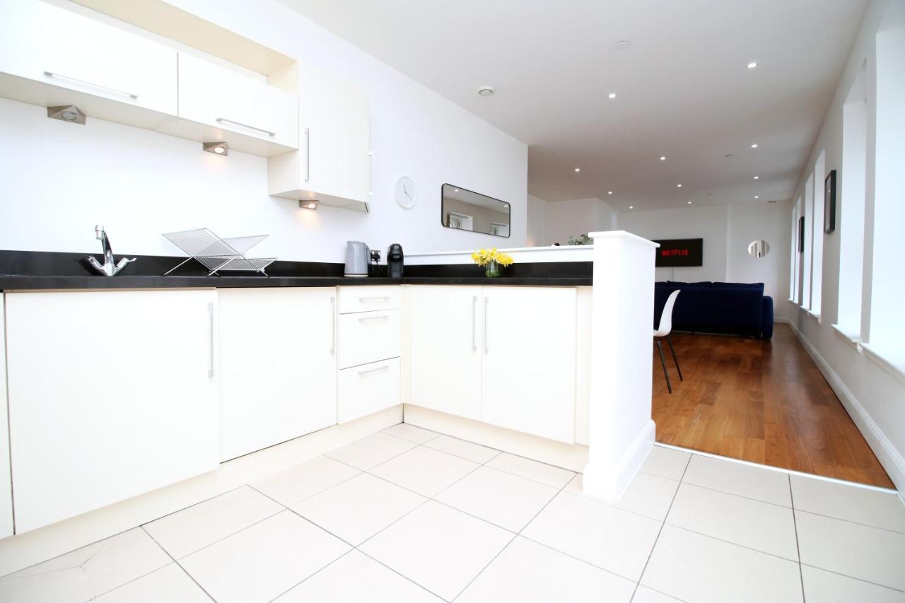 No 2 Under The Clock By Ssw - 2Br, Right In The City Centre, Sleeps 6 Cardiff Exteriör bild