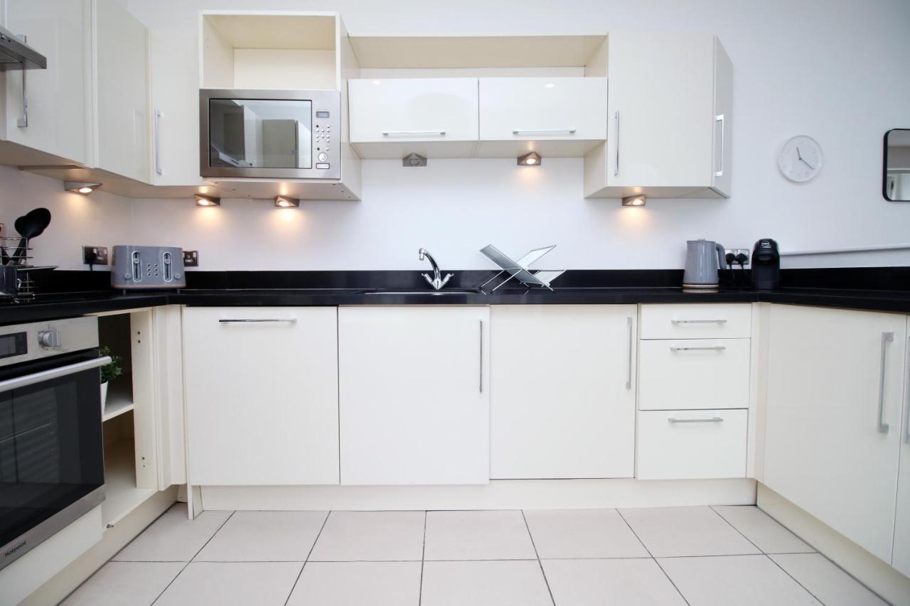 No 2 Under The Clock By Ssw - 2Br, Right In The City Centre, Sleeps 6 Cardiff Exteriör bild