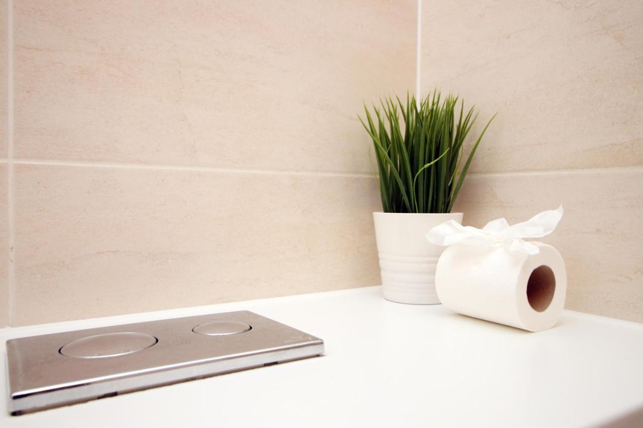 No 2 Under The Clock By Ssw - 2Br, Right In The City Centre, Sleeps 6 Cardiff Exteriör bild