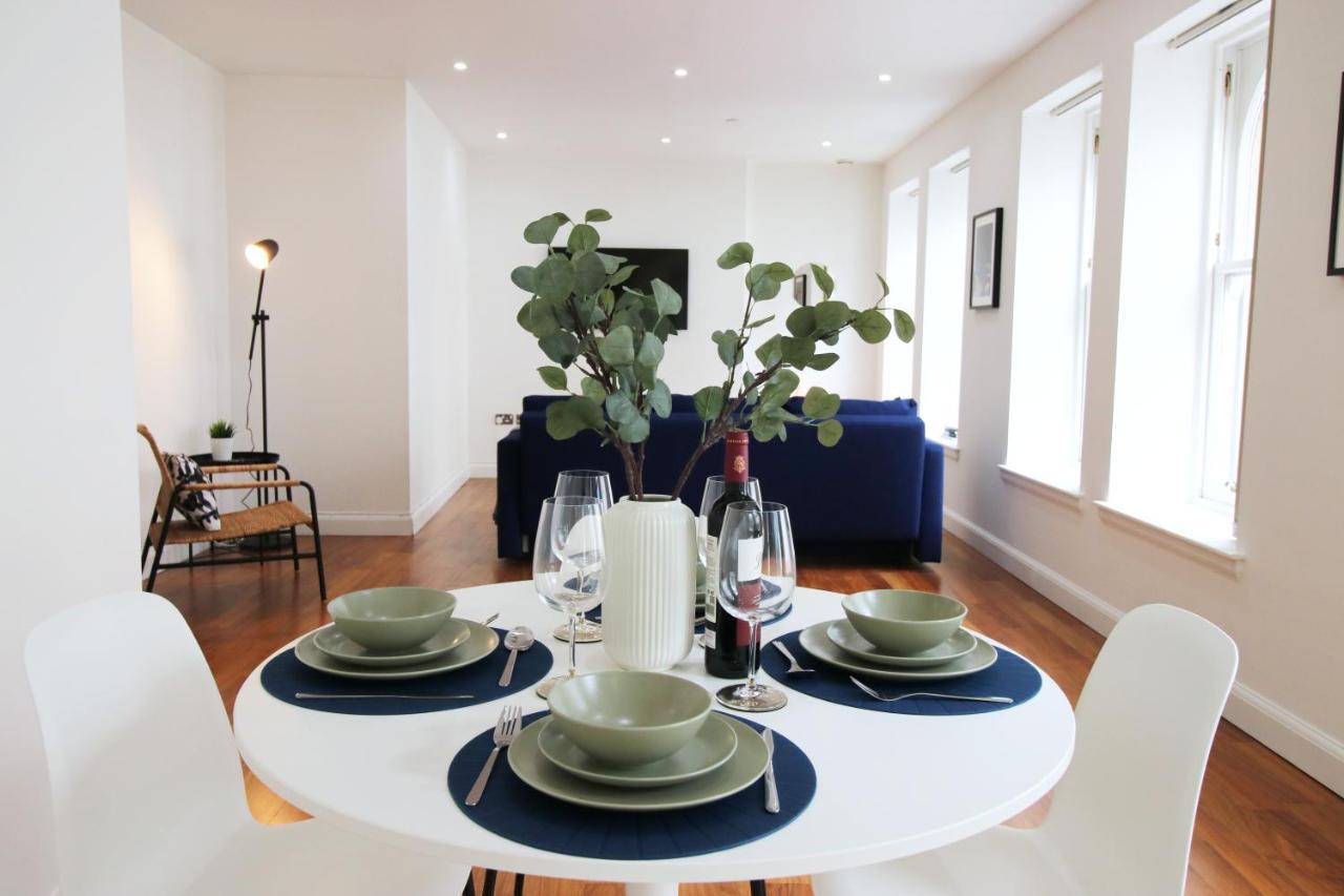 No 2 Under The Clock By Ssw - 2Br, Right In The City Centre, Sleeps 6 Cardiff Exteriör bild