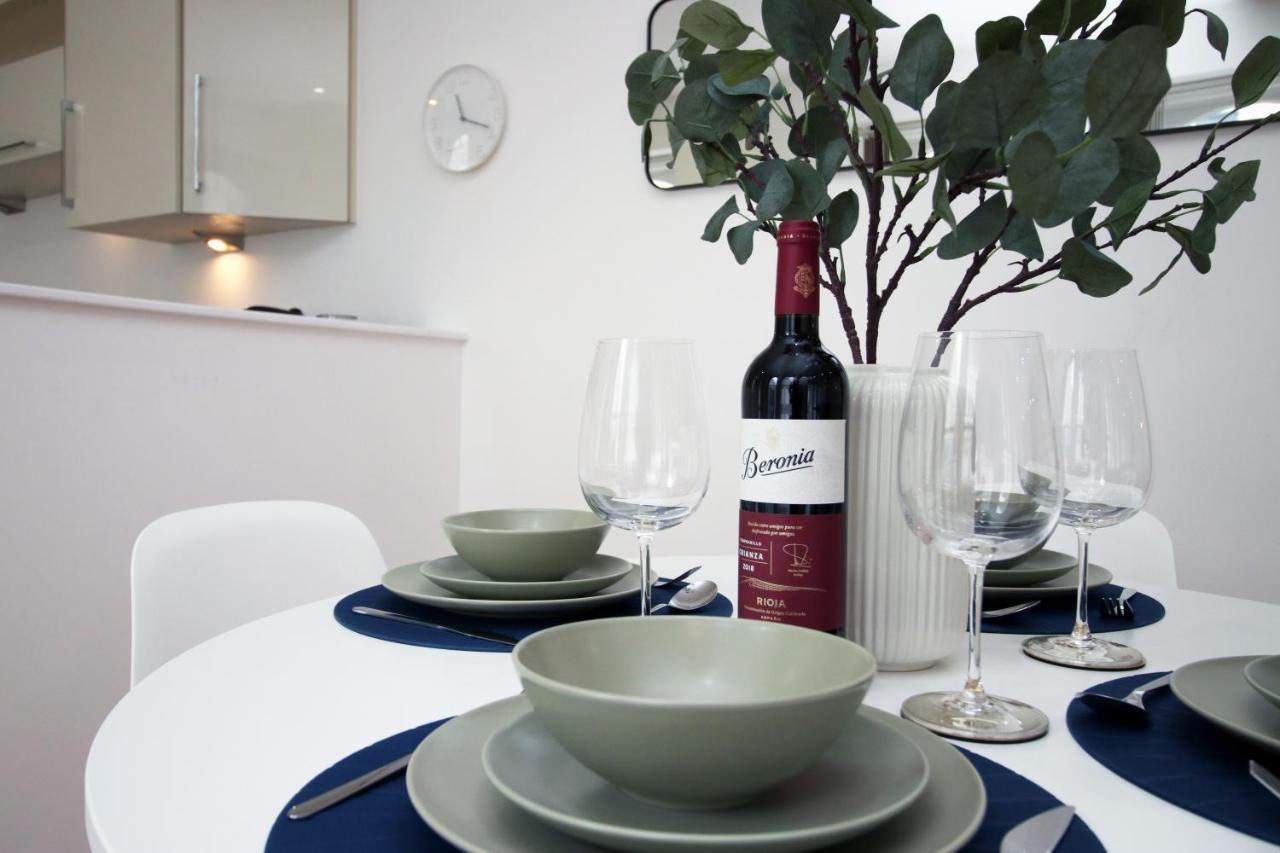 No 2 Under The Clock By Ssw - 2Br, Right In The City Centre, Sleeps 6 Cardiff Exteriör bild
