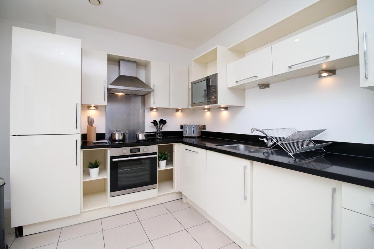 No 2 Under The Clock By Ssw - 2Br, Right In The City Centre, Sleeps 6 Cardiff Exteriör bild