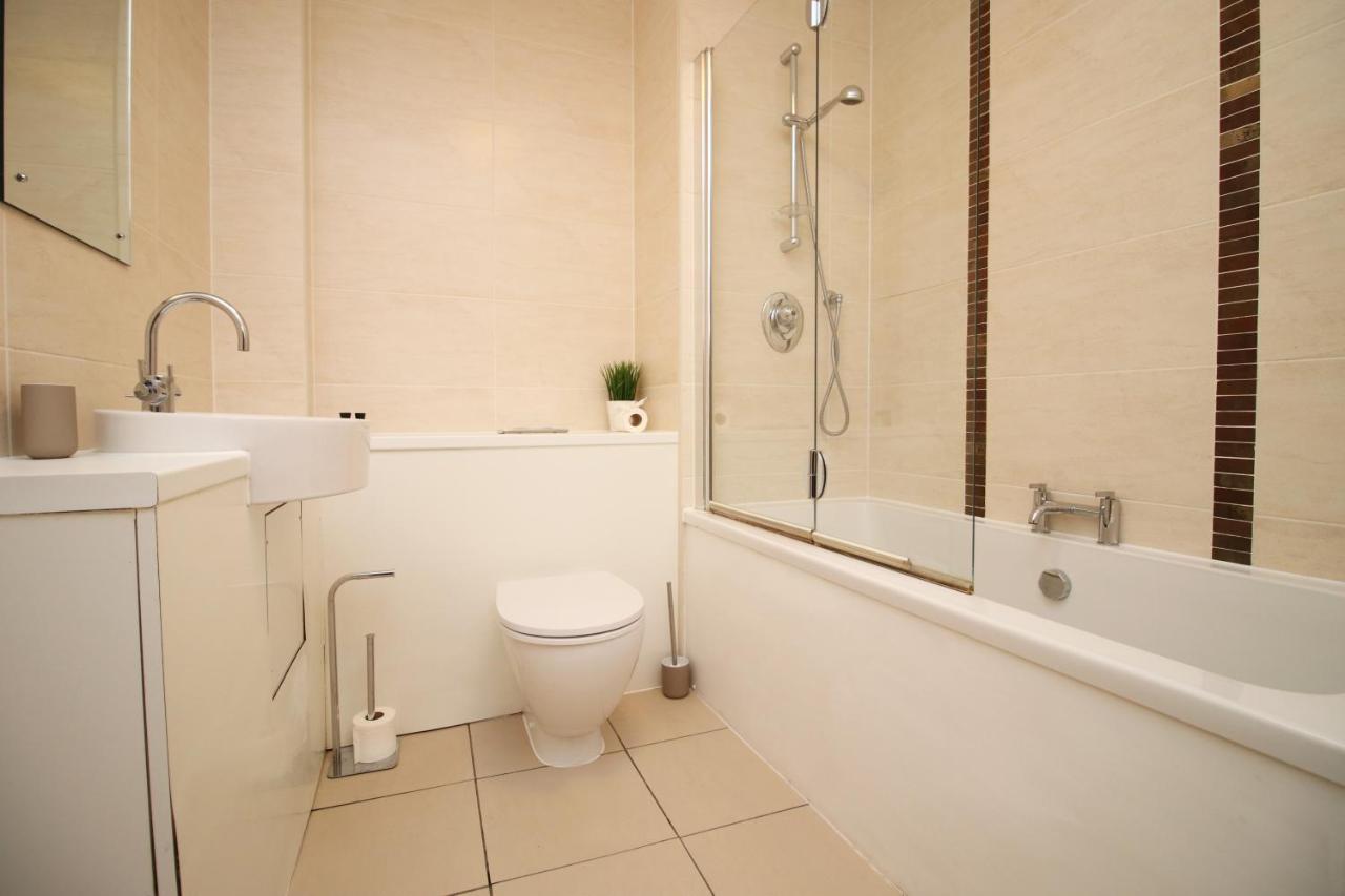 No 2 Under The Clock By Ssw - 2Br, Right In The City Centre, Sleeps 6 Cardiff Exteriör bild