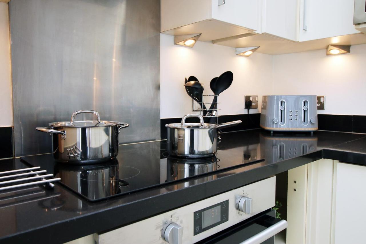 No 2 Under The Clock By Ssw - 2Br, Right In The City Centre, Sleeps 6 Cardiff Exteriör bild