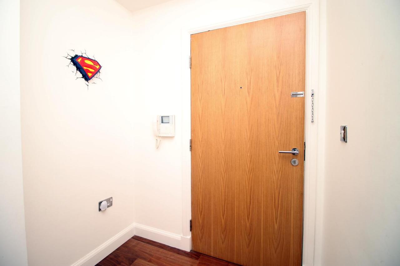 No 2 Under The Clock By Ssw - 2Br, Right In The City Centre, Sleeps 6 Cardiff Exteriör bild