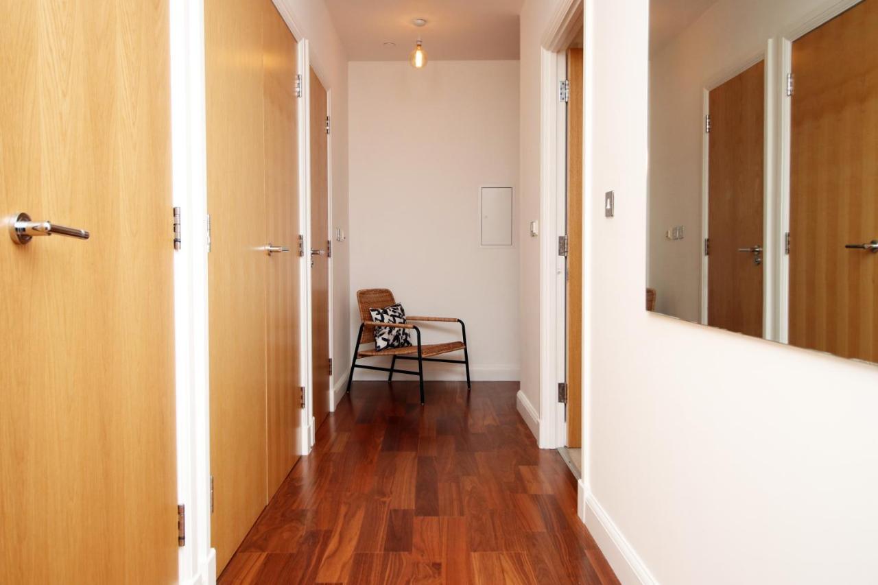 No 2 Under The Clock By Ssw - 2Br, Right In The City Centre, Sleeps 6 Cardiff Exteriör bild