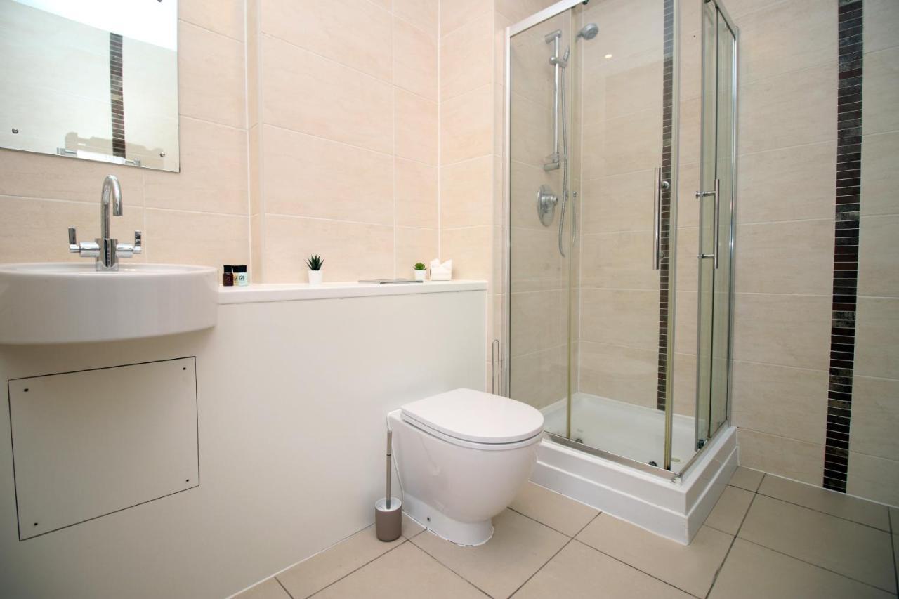 No 2 Under The Clock By Ssw - 2Br, Right In The City Centre, Sleeps 6 Cardiff Exteriör bild
