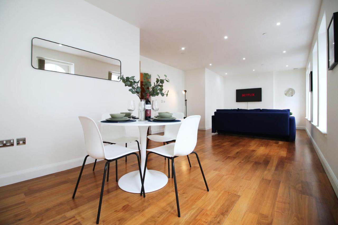 No 2 Under The Clock By Ssw - 2Br, Right In The City Centre, Sleeps 6 Cardiff Exteriör bild